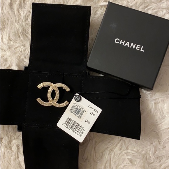 CHANEL Accessories - Authentic Chanel brooch 17s